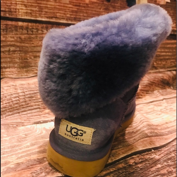 Ugg Eva Short bootie with wood button - Picture 2 of 6